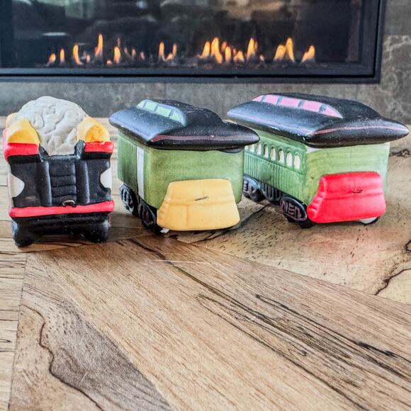 1995 Vintage Christmas Village Ceramic Train Cars by Dayton Hudson, Set of 3 - Picture 3 of 8